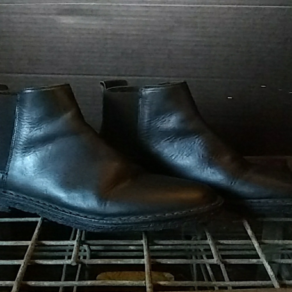 Vince black men boots Size 6 1/2